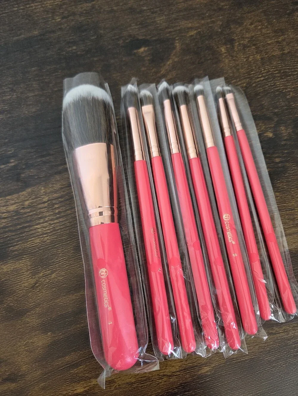 NEW BH Cosmetics Makeup Brush Set Of 8 Brushes Pink Various Sizes Cosmetology